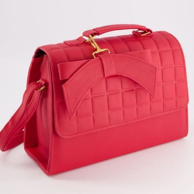 Structured shoulder bag