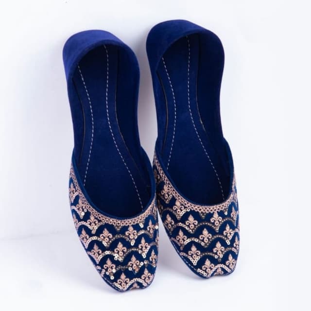 Traditional khussas