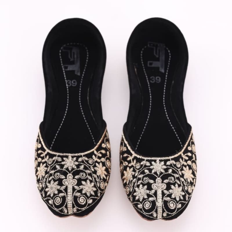 Traditional khussas