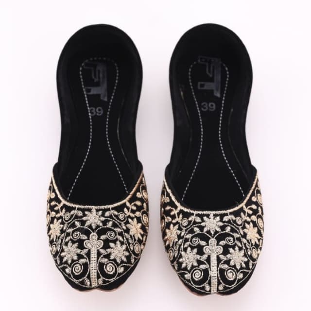 Traditional khussas